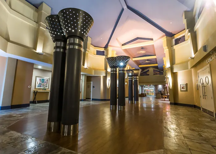 Royal Hotel Edmonton Airport Trademark Collection By Wyndham